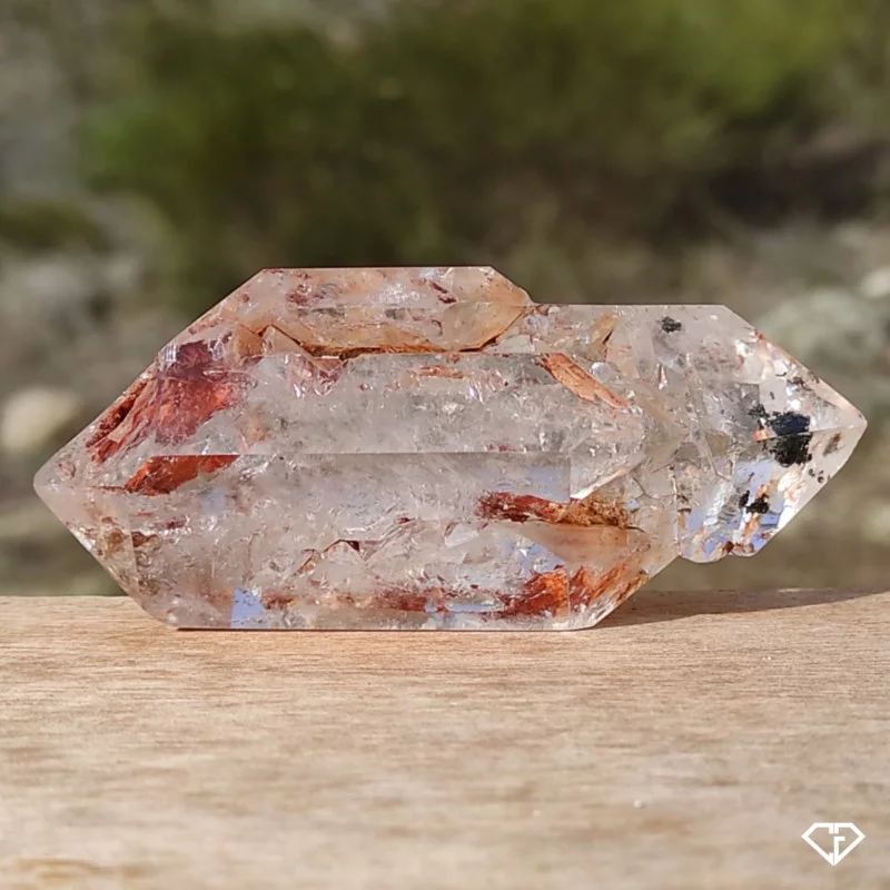 Double pointe de Quartz à inclusions brut