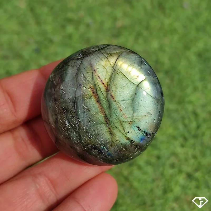Galet en Labradorite