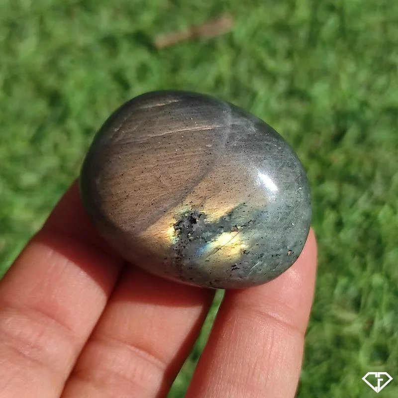 Galet en Labradorite