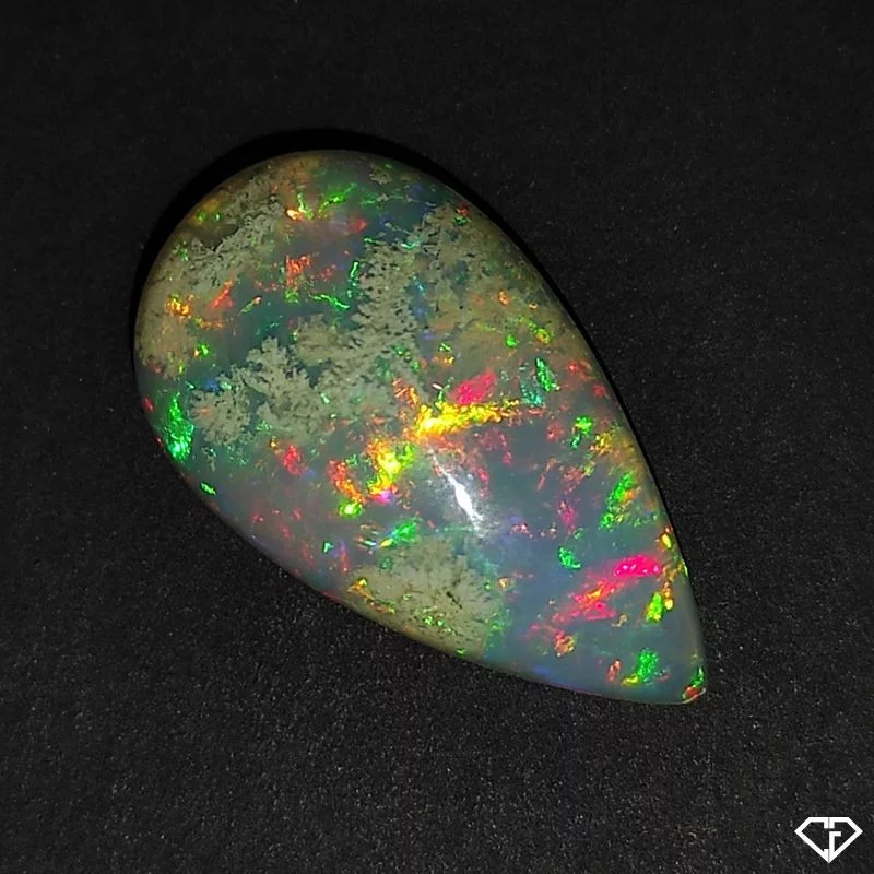Opale Welo à inclusions naturelle