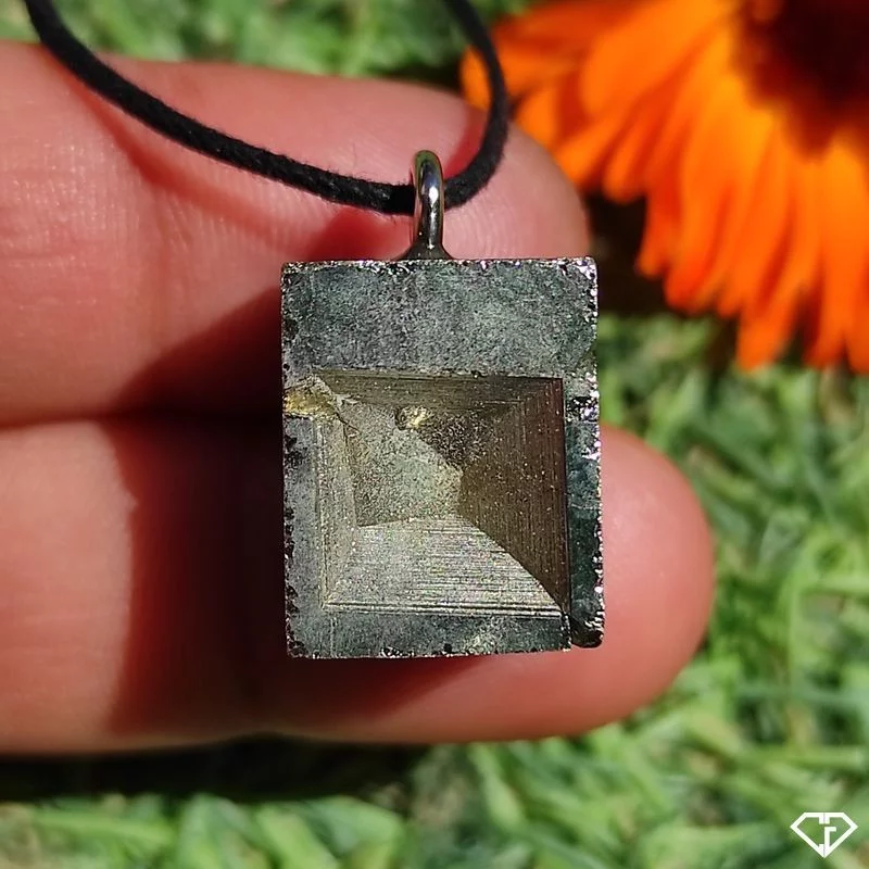 Pendentif cube en Pyrite