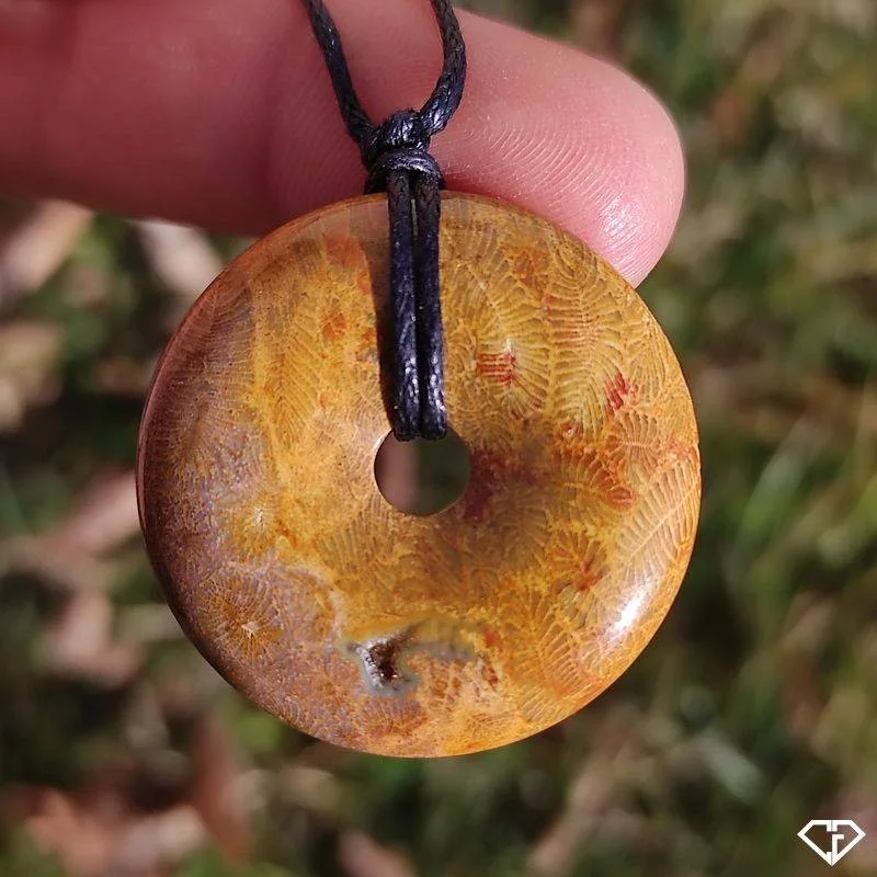 Pendentif donut en Corail Fossile