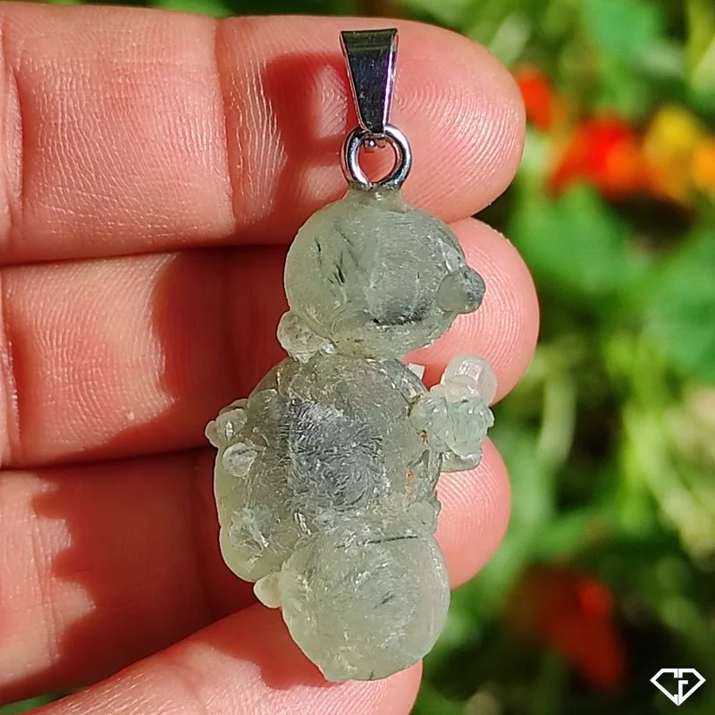 Pendentif en Préhnite sur Épidote