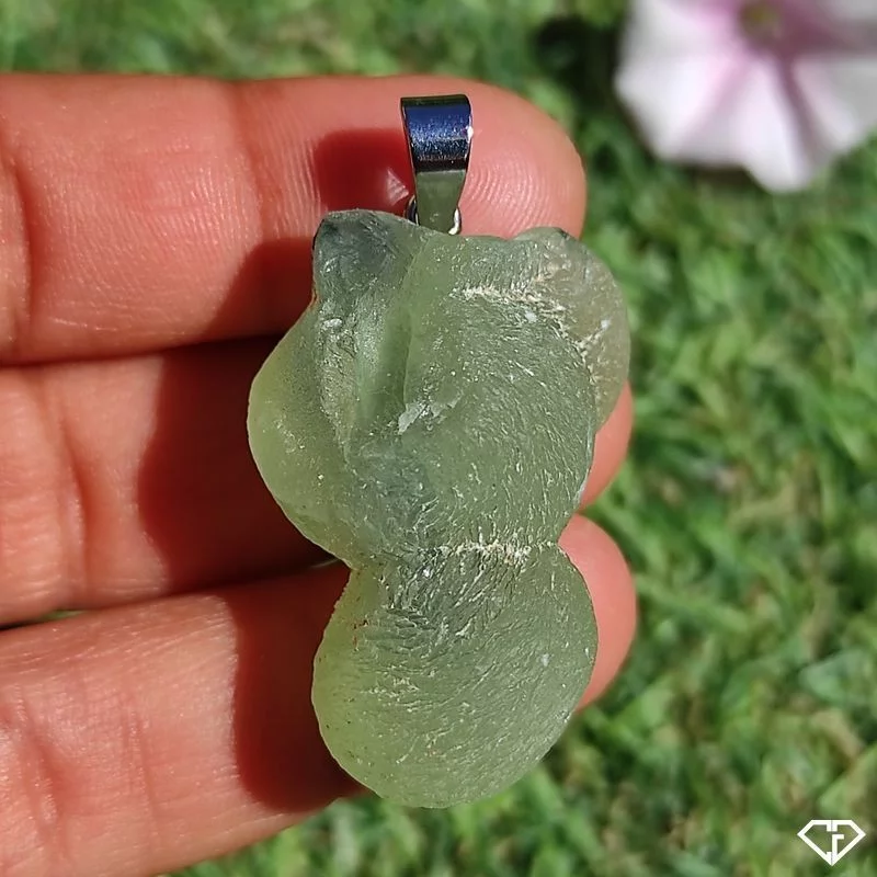 Pendentif en Préhnite sur Épidote