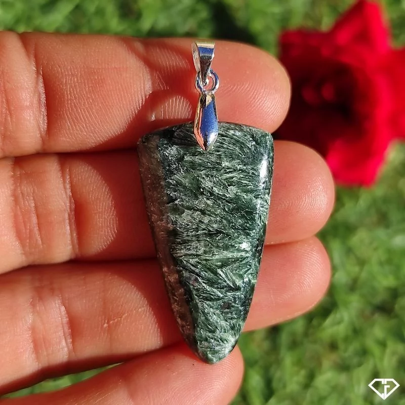 Pendentif en Séraphinite