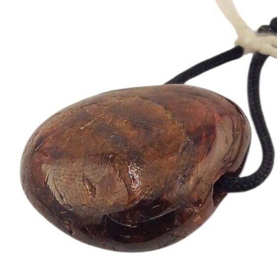 Pendentif en pierre percée de Grenat